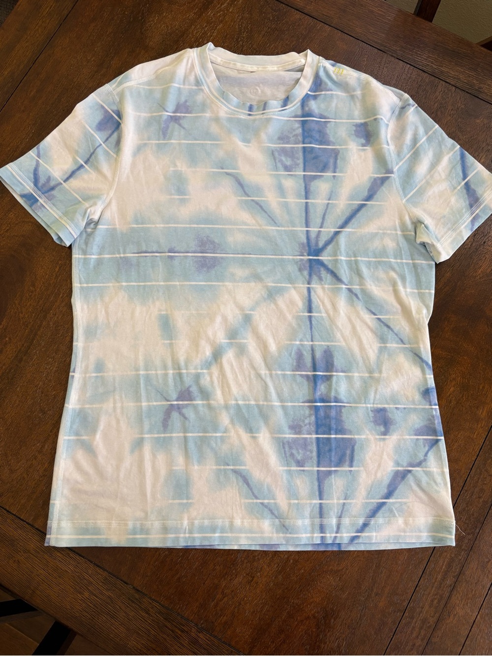 Lululemon white and blue Shibori Burst tie-dye crew tee with Grid Lines Men L